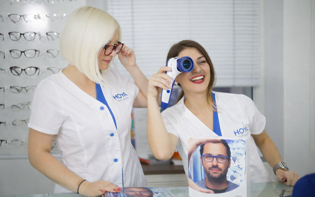Ochelari de soare cu dioptrie: De ce sunt cea mai bună alegere pentru vara 2025?